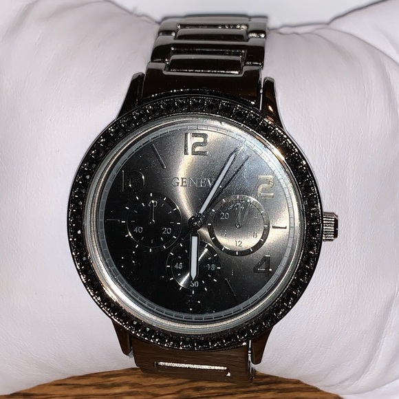 Geneva Wrist Watch - Picture 2 of 4